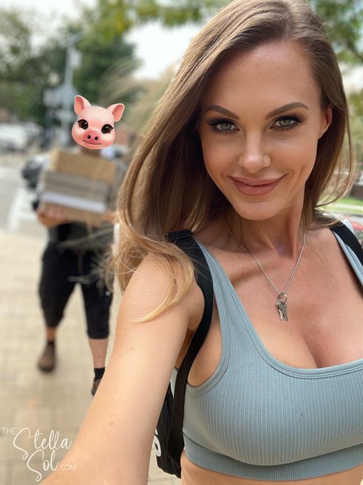 Today is #BlackFriday &amp; I want you to clear items off of my wishlist.   Ready&hellip; go!  💳 https://t.co/voJbKsliNO<a href="/tag/blackfriday"class="tags">#BlackFriday</a>