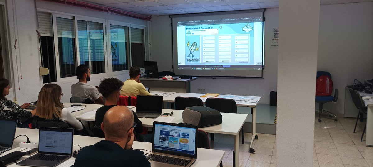 Burgos_Mora's tweet photo. Sesión final del Curso de #RadioEscolar en formato #Podcast para #EducaciónPrimaria, en el @cepmalaga. Producto final, un magnífico programa creado por el profesorado participante #noticias #ficcionsonora #anuncios #Noticias #entrevistas
https://t.co/ugAIE2kRo8 https://t.co/f4l3aTNjBW
