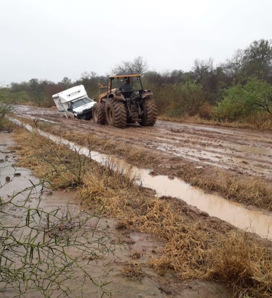 ▶️TODA UNA ODISEA | 💔

🥺La dura realidad que atraviesan en el Chaco paraguayo.

👀Desde Pedro P. Peña, comunidad ribereña del Pilcomayo, trasladan a un paciente hasta Mariscal Estigarribia, distante a 260 km.

😰Largas horas de viaje y mal estado de caminos, si no es talcal es
