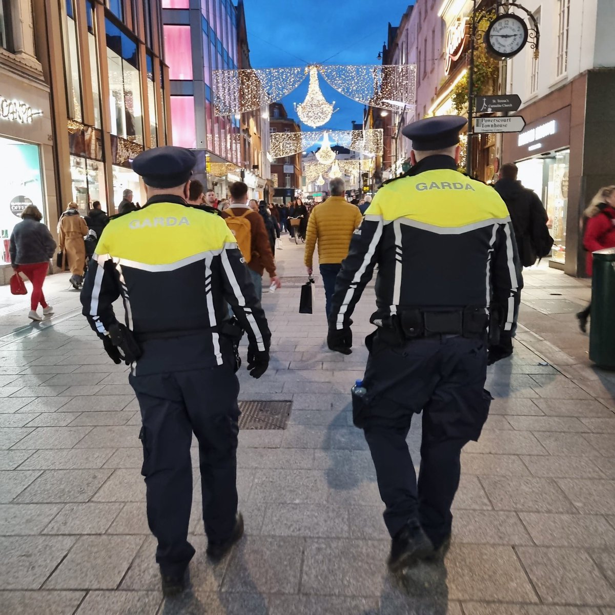 Dublin City Centre is open for normal business.

We have an enhanced policing plan in place this evening and look forward to seeing shoppers, match goers and all those that will be socialising in the city over the weekend ahead.

#KeepingPeopleSafe
