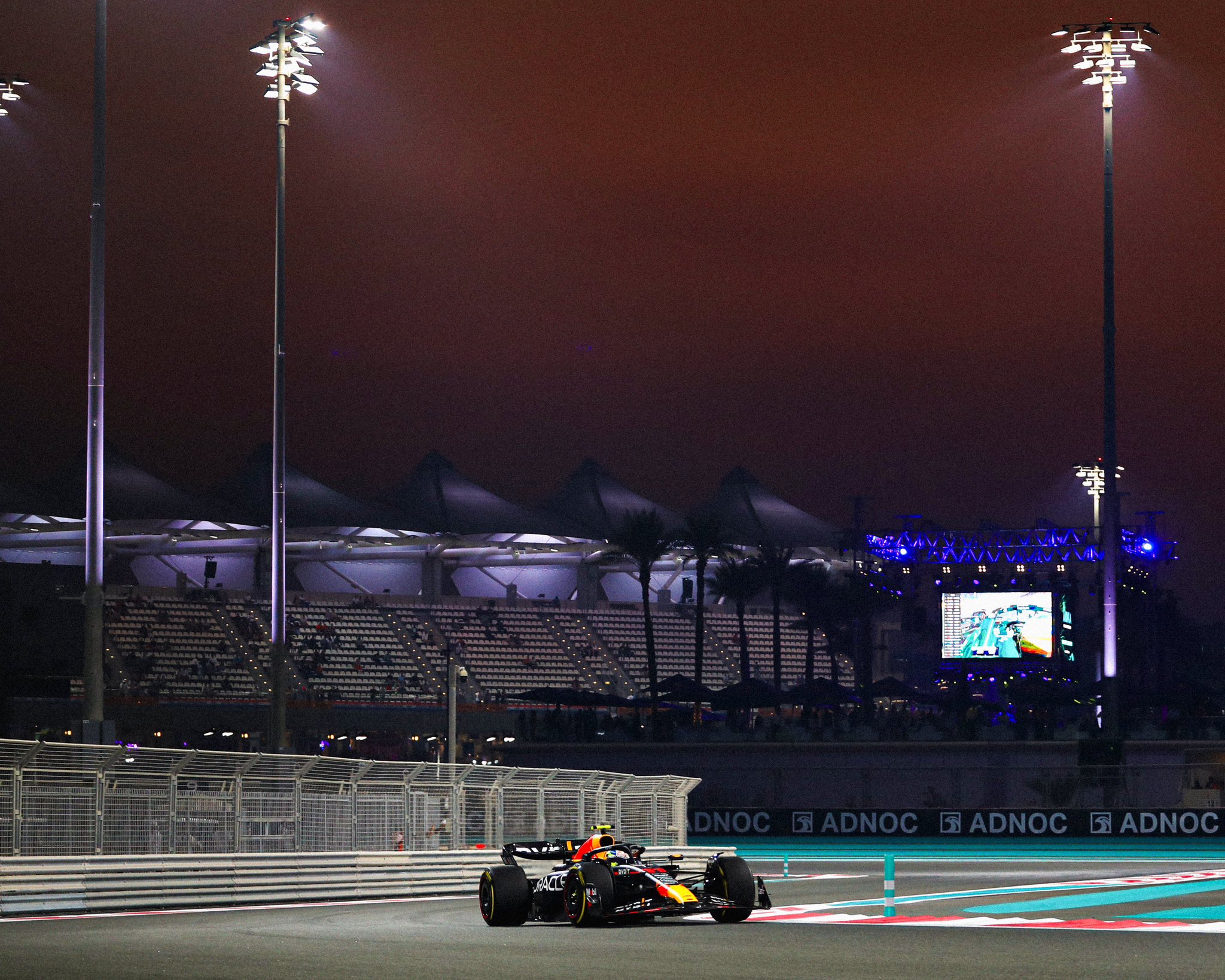 Checo durante la FP2. Fuente: Oracle Red Bull Racing