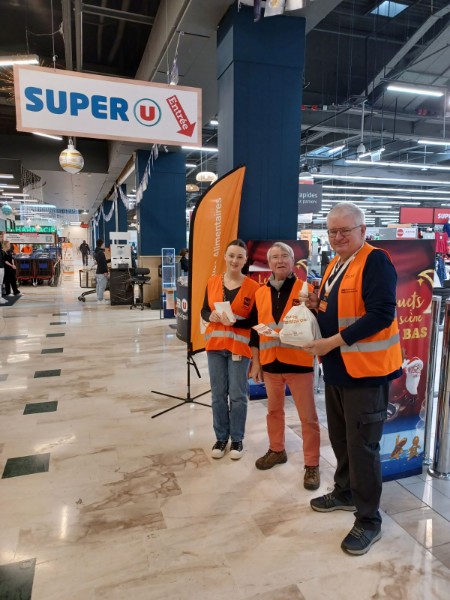 Banque Alimentaire de Rennes (@ba_rennes) on Twitter photo La #collecte de <a href="/ba_rennes/">Banque Alimentaire de Rennes</a> c'est vraiment parti ! René et son équipe vous attendent au SuperU mais vous pouvez également retrouver d'autres bénévoles dans les supermarchés de #Rennes et d'ailleurs en #IlleetVilaine La #collecte de <a href="/ba_rennes/">Banque Alimentaire de Rennes</a> c'est vraiment parti ! René et son équipe vous attendent au SuperU mais vous pouvez également retrouver d'autres bénévoles dans les supermarchés de #Rennes et d'ailleurs en #IlleetVilaine
