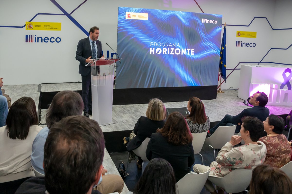 transportesgob's tweet photo. 🟣El ministro @oscar_puente_ ha subrayado hoy el compromiso del Gobierno en la lucha por la igualdad y frente a la violencia contra las mujeres.
🖋️Lo ha hecho tras firmar la ampliación del #ProgramaHorizonte de @Ineco_es contra la #ViolenciaDeGénero.
🔗https://t.co/biSrWEmkZX https://t.co/ffeHikRsD5