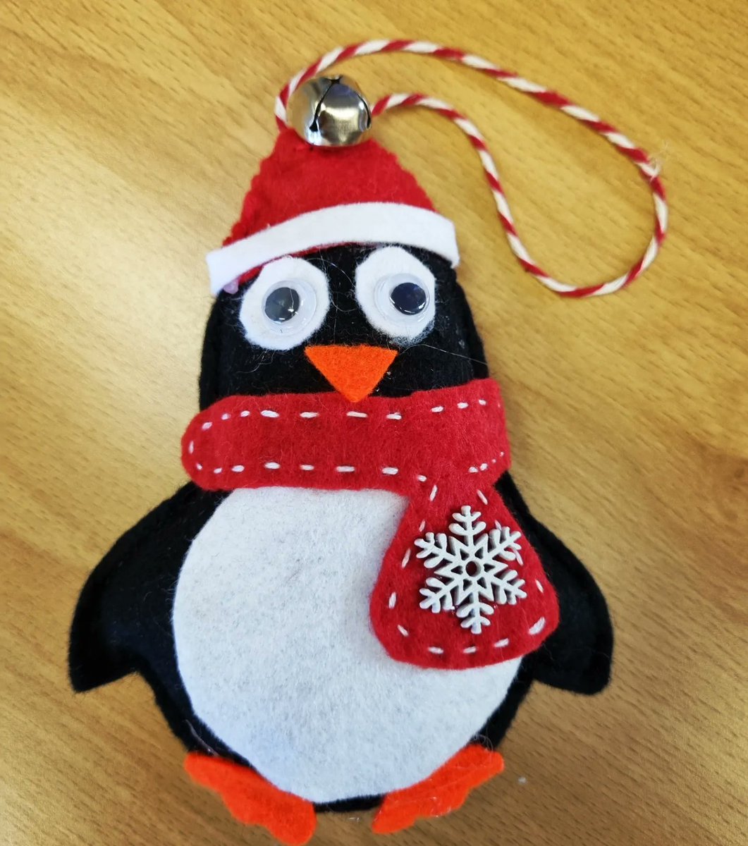 SandHighTex's tweet photo. We will also be selling these gorgeous decorations handcrafted by Mrs Bridger and our Christmas wreaths and scrunchies which our Fashion Friday club have been working hard on!! Not to be missed @SandbachHigh tomorrow from 10am! https://t.co/uLduyCZoss
