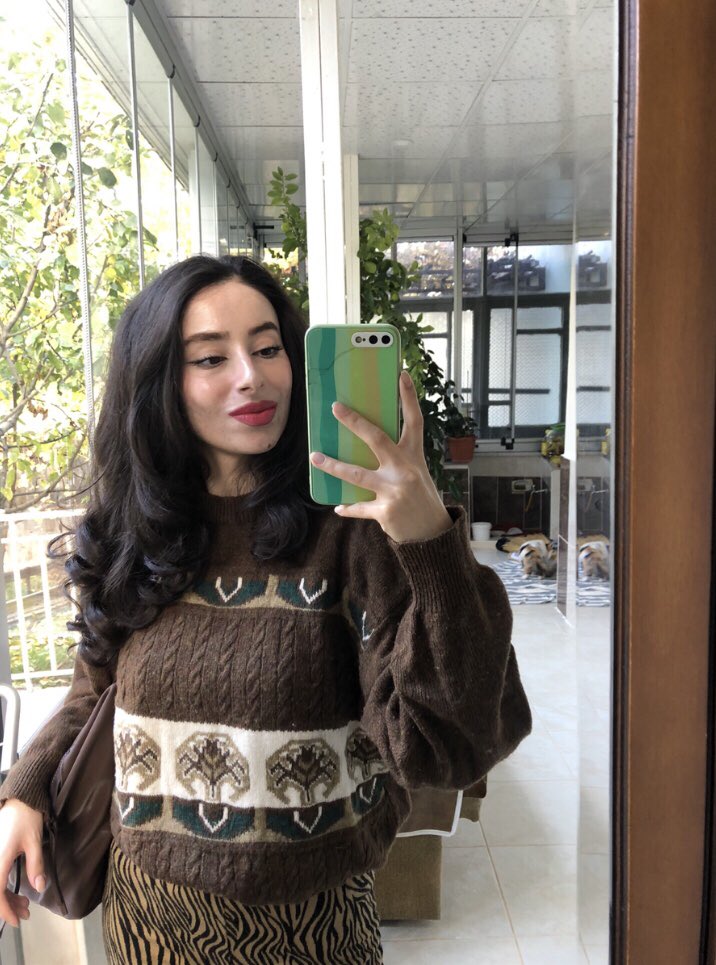 Üzerimdeki dünyanın en güzel vintage kazağı itiraz istemiyorum