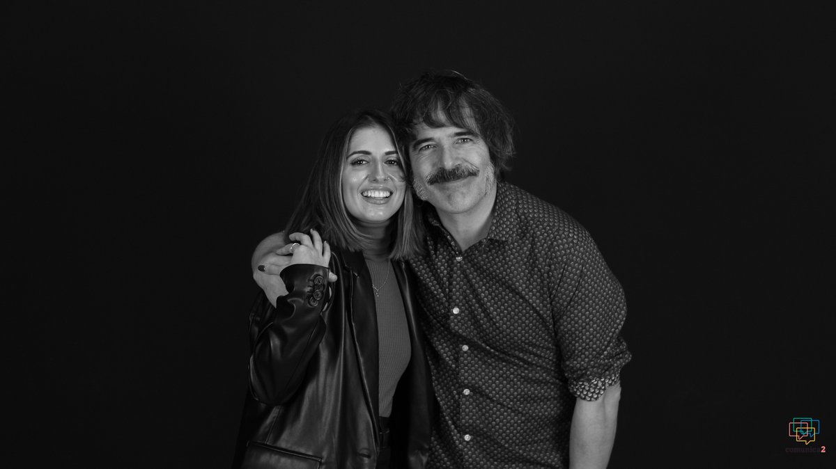 comunica2's tweet photo. ¡Muchísimas gracias a @saraycerro y a @javiermoya por haber sido el hilo conductor de este #comunicaXII! 😍 https://t.co/vakamctok2