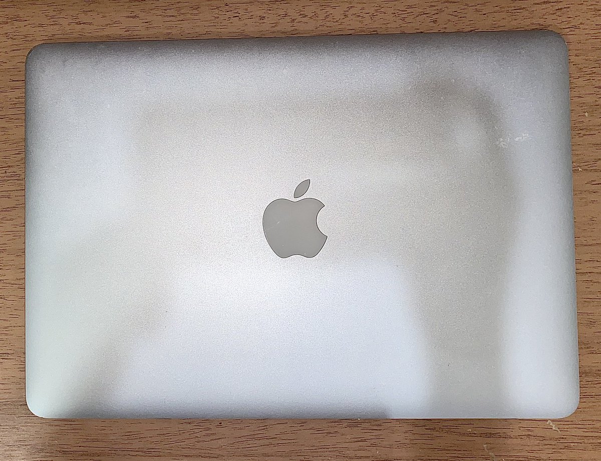 yejibeary's tweet photo. #yejibearyitems 
ic interest check
wts lfb ph onhand

macbook air 13” 2017

⤷ ₱18,000 +sf 
⤷ 121 GB | normal battery condition
⤷ dm for more info 

apple laptop desktop school work office https://t.co/717XRKUduN