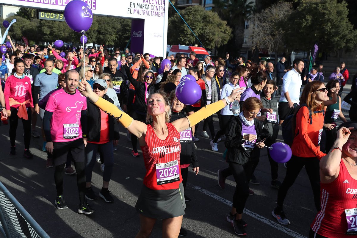 FDMValencia's tweet photo. 🙌 Estamos en #JardinsdeVivers celebrando el #25N con la VII Marcha por la Eliminación de la Violencia contra las Mujeres y por la Igualdad.
💪🏻 ¡En nada, empezamos!
@alannaasoc @elcorteingles @AjuntamentVLC @VLCVerda @IgualtatVLC @CocaCola_es https://t.co/v8Ag8MrT0q