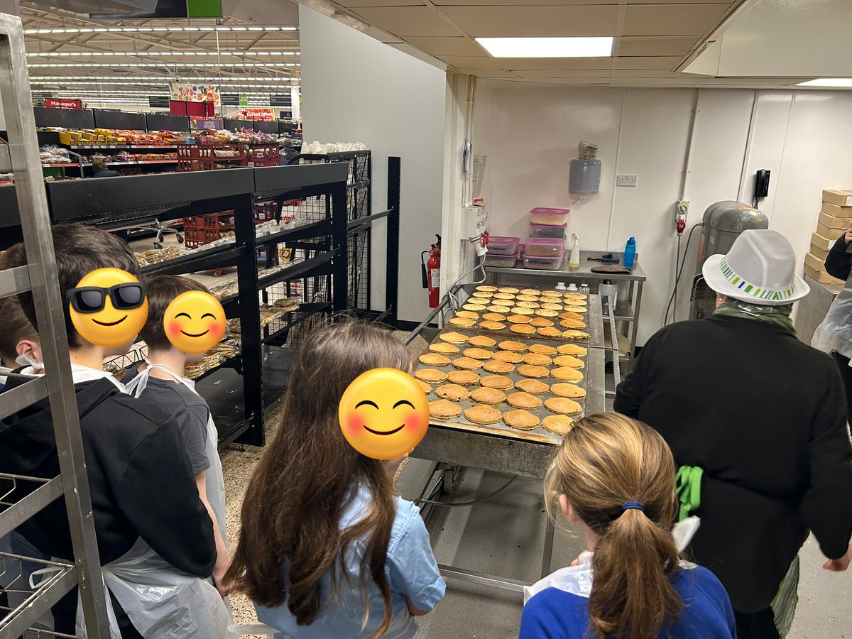 NLVirtualSchool's tweet image. What an amazing morning spent at @asda in Coatbridge. The children in our Future Me group got to learn skills needed to work in various parts of the supermarket. Ann the community colleague showed them how it all works! They even got to make their own pizza 🍕
 #FutureMe #DYW