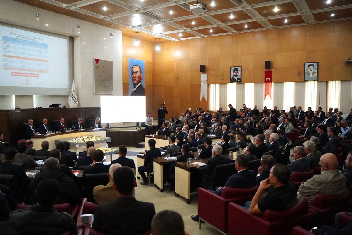 Çevre Şehircilik ve İklim Değişikliği Bakanımız Sn. Mehmet Özhaseki ve Kahramanmaraş milletvekillerimizin katılımları ile Kahramanmaraş Büyükşehir Belediye meclis toplantı salonunda istişare toplantısı gerçekleştirdik. @mehmetozhaseki #kahramanmaraş
