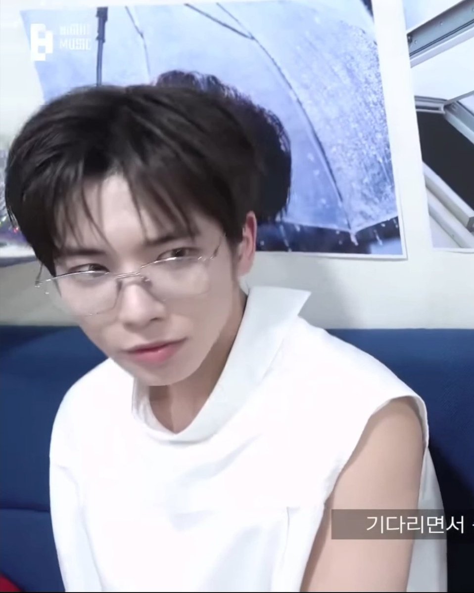 tyunnyangiez's tweet photo. i need taehyun to wear glasses more often https://t.co/9UAGqNkjqW