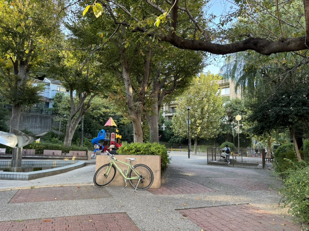最近自転車を乗り回しています。先週は走行距離100㎞を超えたよ。という謎の自慢🚲色んな景色を見ます。

新幹線で移動して、明日は13:00から歌います🥸京都はかなり寒くなるようです。10℃くらい？来て下さる方は温かくして♨️14:00からはお火焚き祭があります！

walker21.com/contents/688342