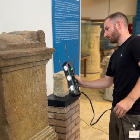 We're thrilled to be working with @CaFoscari to scan and analyse artefacts from ancient Roman and pre-Roman Venice. Researchers hope that this could revolutionise how people experience historical items, including in museums. Read the full story ⬇️ warwick.ac.uk/newsandevents/…