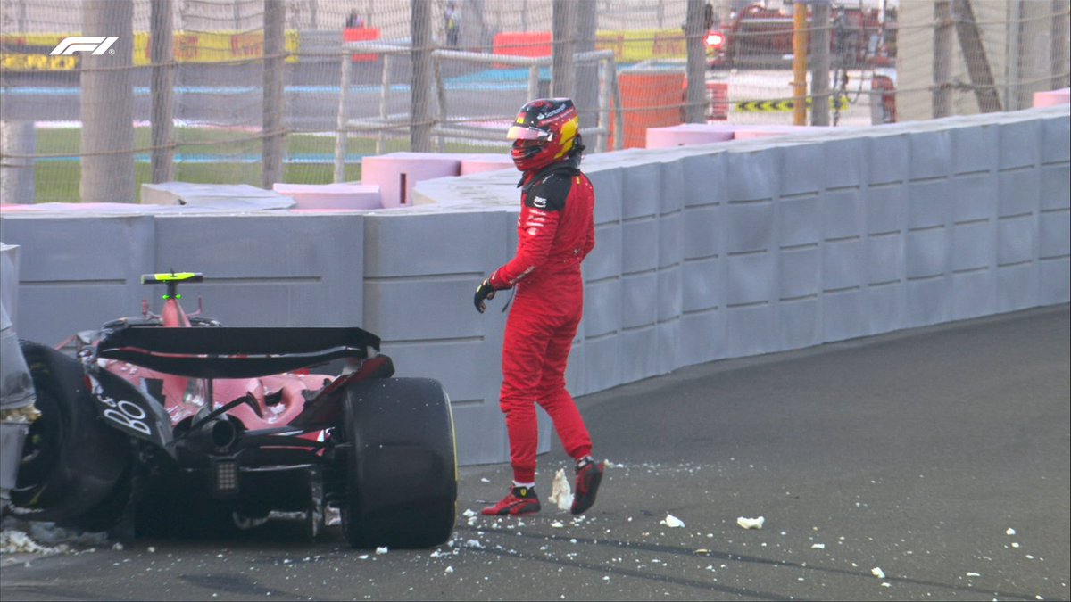 F1_Papi's tweet photo. Ferrari tiene oficialmente más banderas rojas que mi ex https://t.co/qgMjgug3Ec