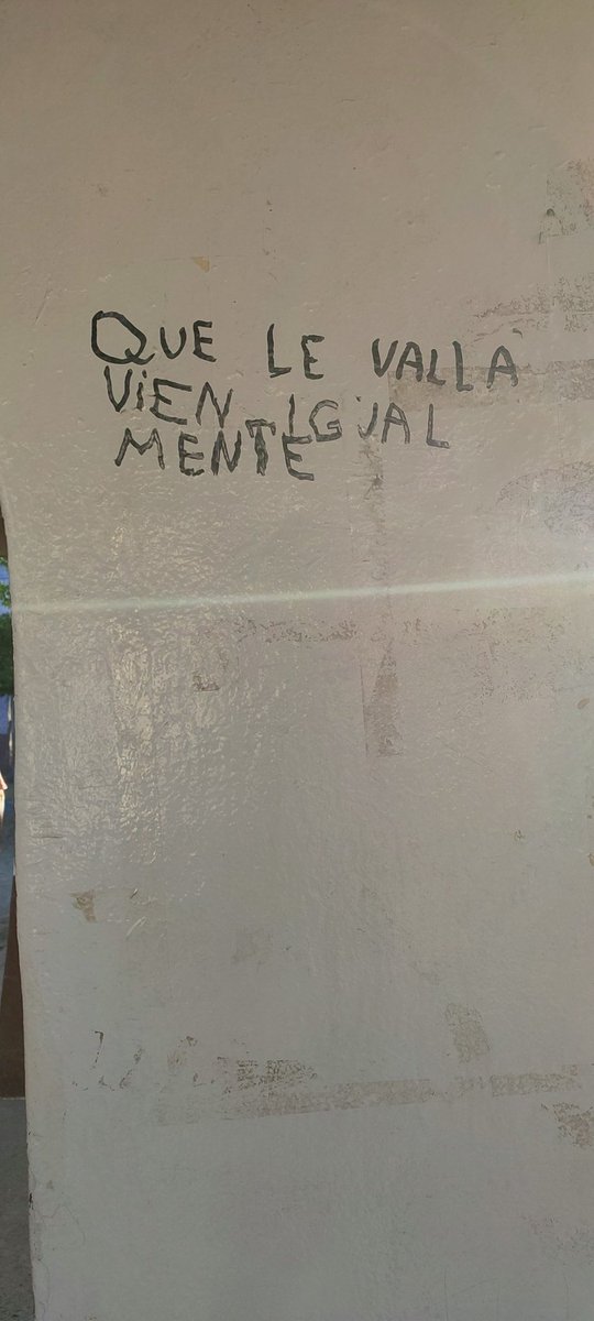 Lotharknowsall's tweet photo. Que parada de camión tan más educada... Nomás le faltó algo de gramática, pero gracias parada de camión, igualmente. https://t.co/cR9WUHbmZV