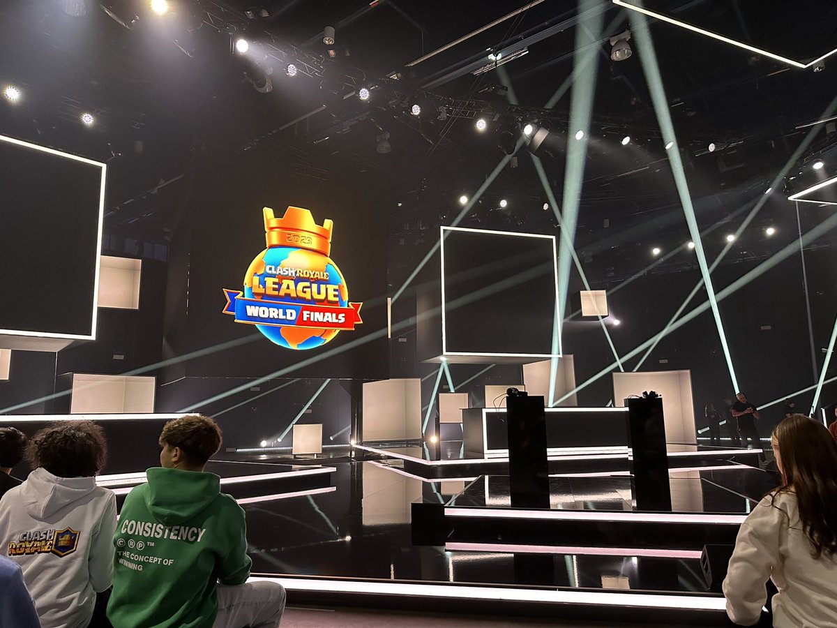 PixelCruxApp's tweet photo. Getting ready for the start of the Clash Royale Finals #ClashFest https://t.co/0JztTWK8FI