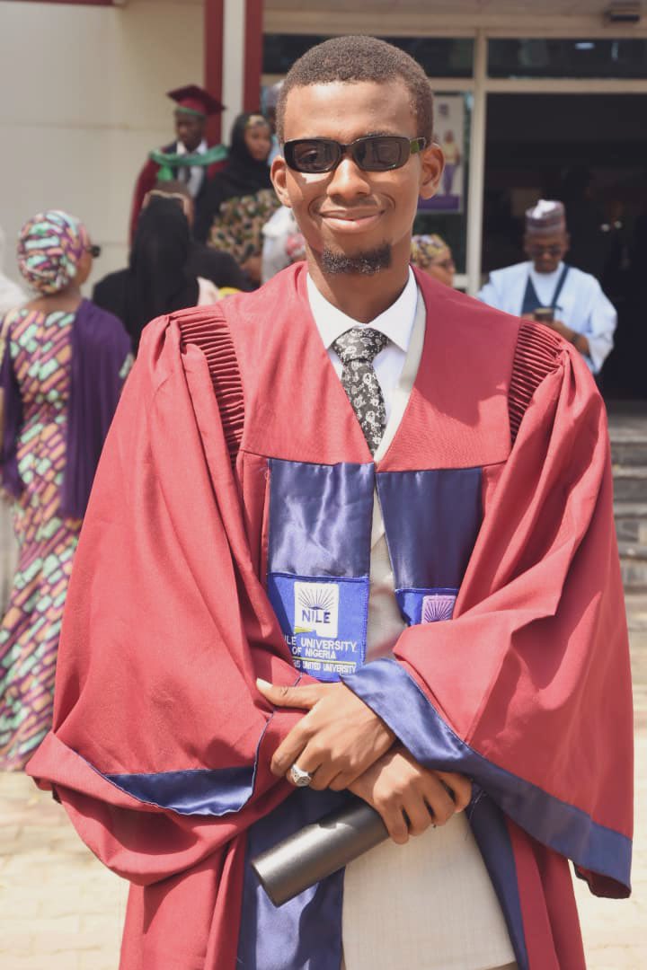 Ahmvdess's tweet photo. B.Eng Electrical and Electronics secured and bagged💼🔐
Alhamdulillah!!!
On to the next chapter 🙏🏼 https://t.co/3HPHkka2pP