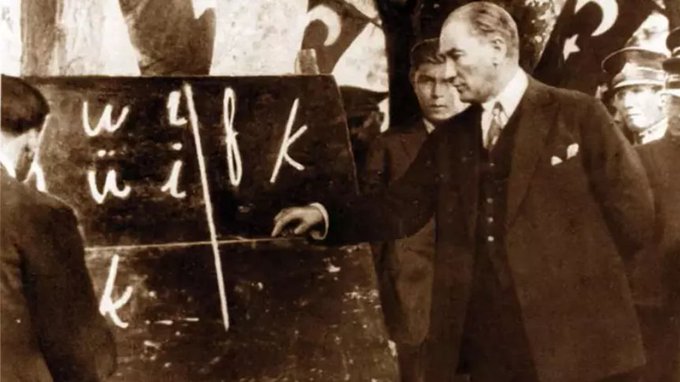 #24kasimogretmenlergunu Başta Başöğretmen Atatürk olmak üzere tüm öğretmenlerimizin Öğretmenler Günü kutlu olsun.