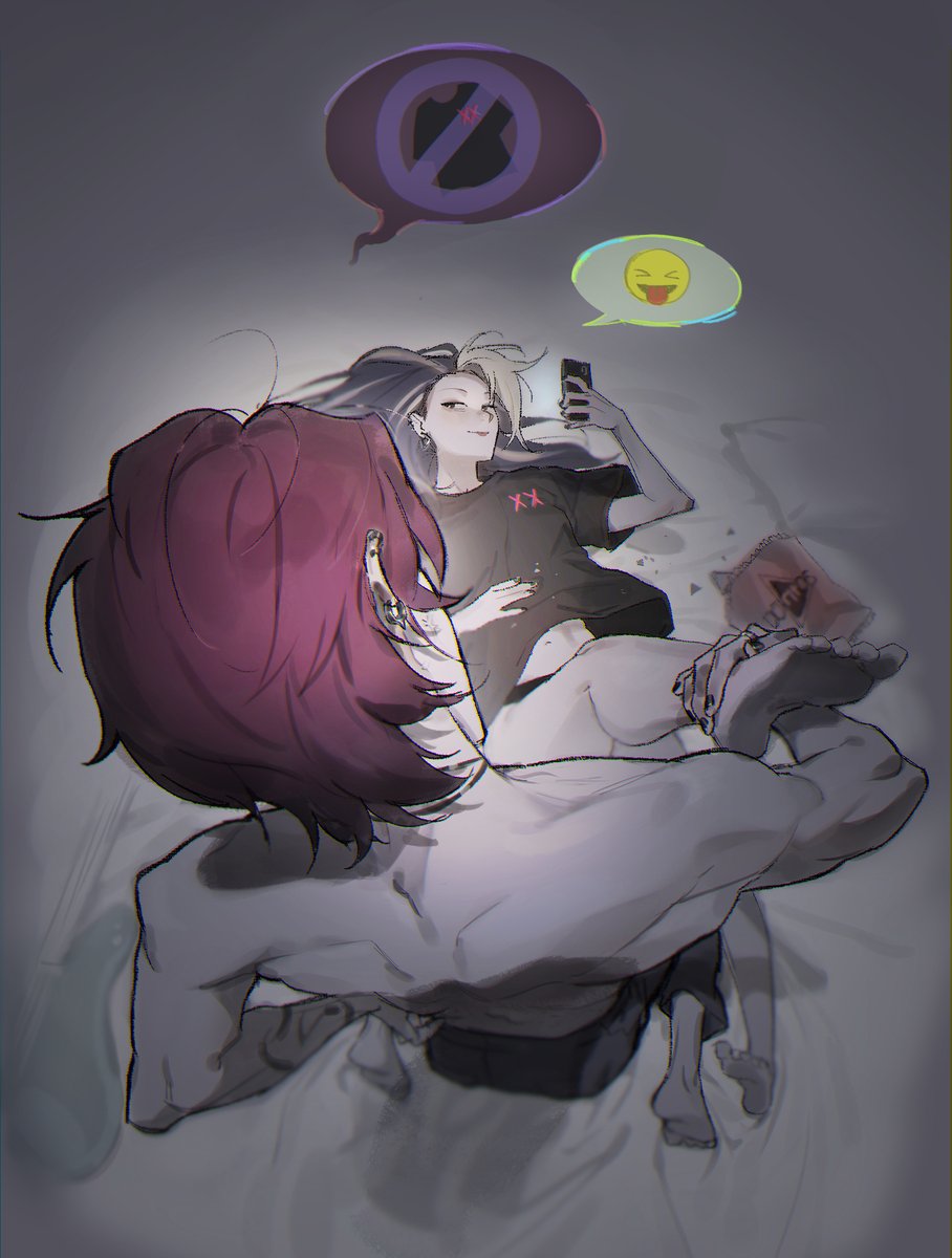 내 옷 입고 과자먹지 말랬지.💢