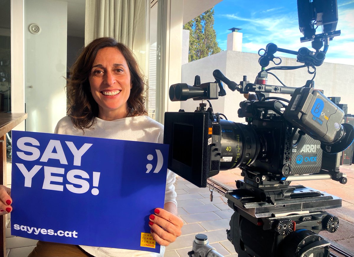 Hi ha hagut llums, hi ha hagut càmeres… i ara el que demanem és acció. 🎬

Oficialitat del català a la UE, ara! 😊

Gràcies, @Clara_Segura per donar-hi suport! sayyes.cat #SayYes
