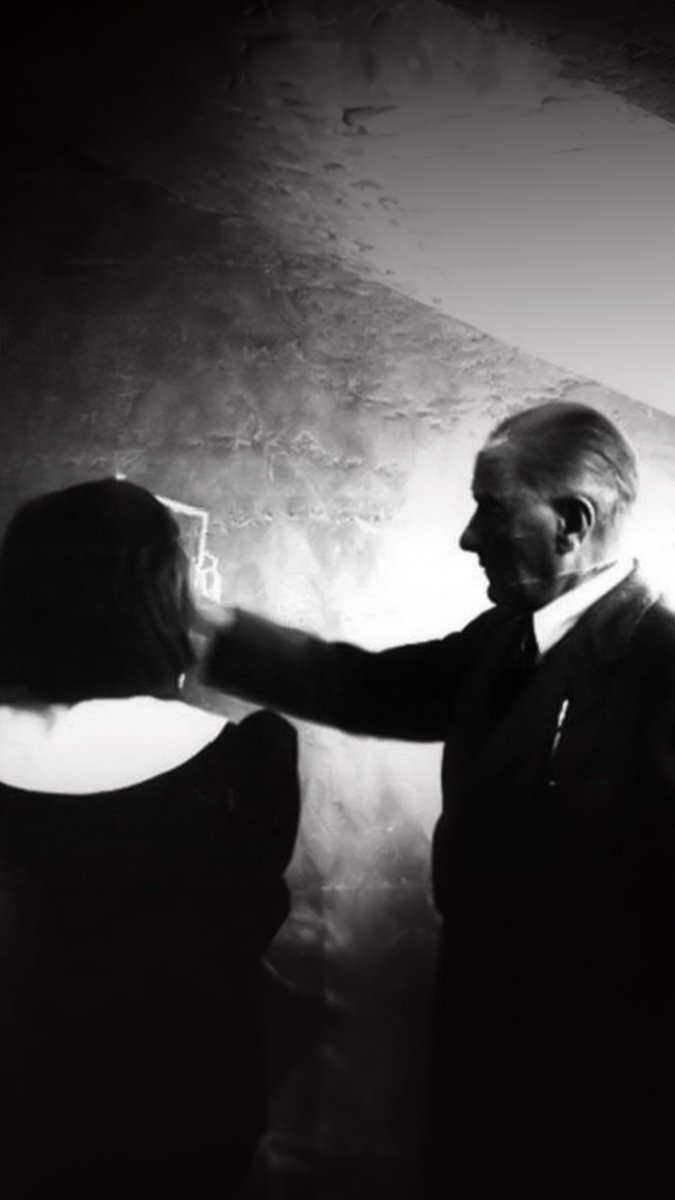 Bilginin ışığında ilerlemeyi, öğretmenlerimizden öğrendik. 24 Kasım Öğretmenler Günü kutlu olsun. 

#IKEATürkiye