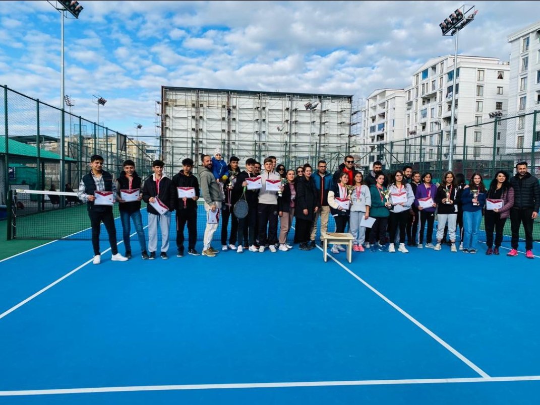 TTFVAN1's tweet photo. Gençler okul sporları ödül töreni ile son buldu @tcvanvaliligi @GSB_Van @TTFCengizdurmus @TTForgtr https://t.co/558ivIvY0l