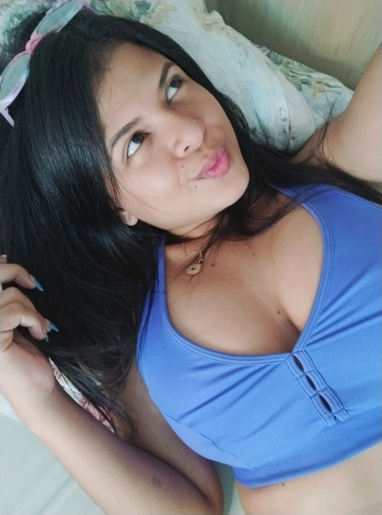BuzzCastAPP's tweet photo. 😊Hey, BuzzCasters!
🥰She is 𝒰༒Cami25K🍔🍪🎄
⚡Come and follow: 11862233
#buzzcast #streamer #steamerin #livestreaming #livestream #streamer #streaming #livestreamers #livestreamersbelike #shooting #newstreamer #livestreaming #selfile #streamerespañol #streamergirl #liveapp https://t.co/pvaaj7tMTm