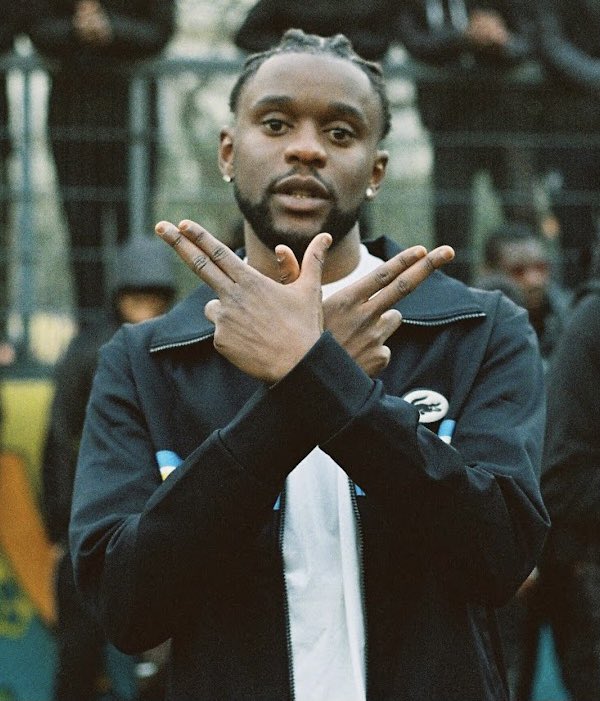 Kulturlesite_'s tweet photo. 🚨GUY2BEZBAR réalise 8 841 ventes en 1ère semaine avec son album « AMBITION » ! https://t.co/HOa7NfJgxA
