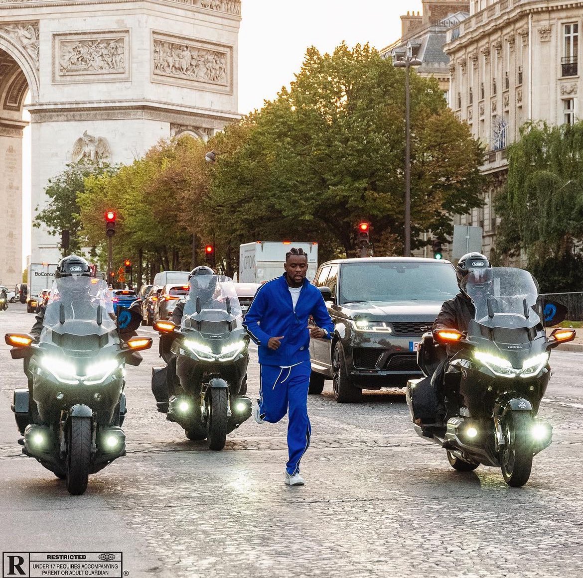 Kulturlesite_'s tweet photo. 🚨GUY2BEZBAR réalise 8 841 ventes en 1ère semaine avec son album « AMBITION » ! https://t.co/HOa7NfJgxA