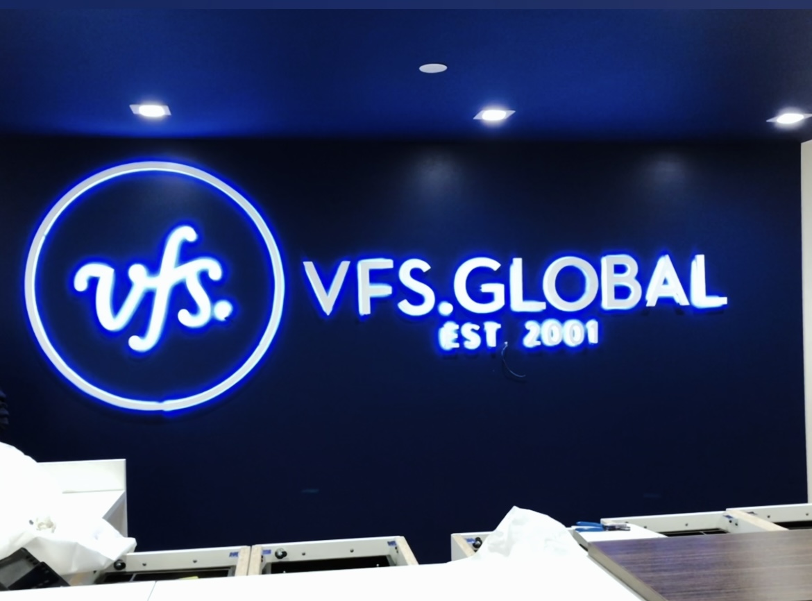 Divadisplaysinc's tweet image. Elevate your space with a CUSTOM-DESIGNED, BUILT, AND INSTALLED INTERIOR LED LIT SIGN! 
Contact us at 301-798-2717 or visit divadisplays.com. Let your brand shine with a custom LED-lit sign!  #CustomDesign #LEDLitSign #InteriorBranding #ElevateYourSpace #DivaDisplays