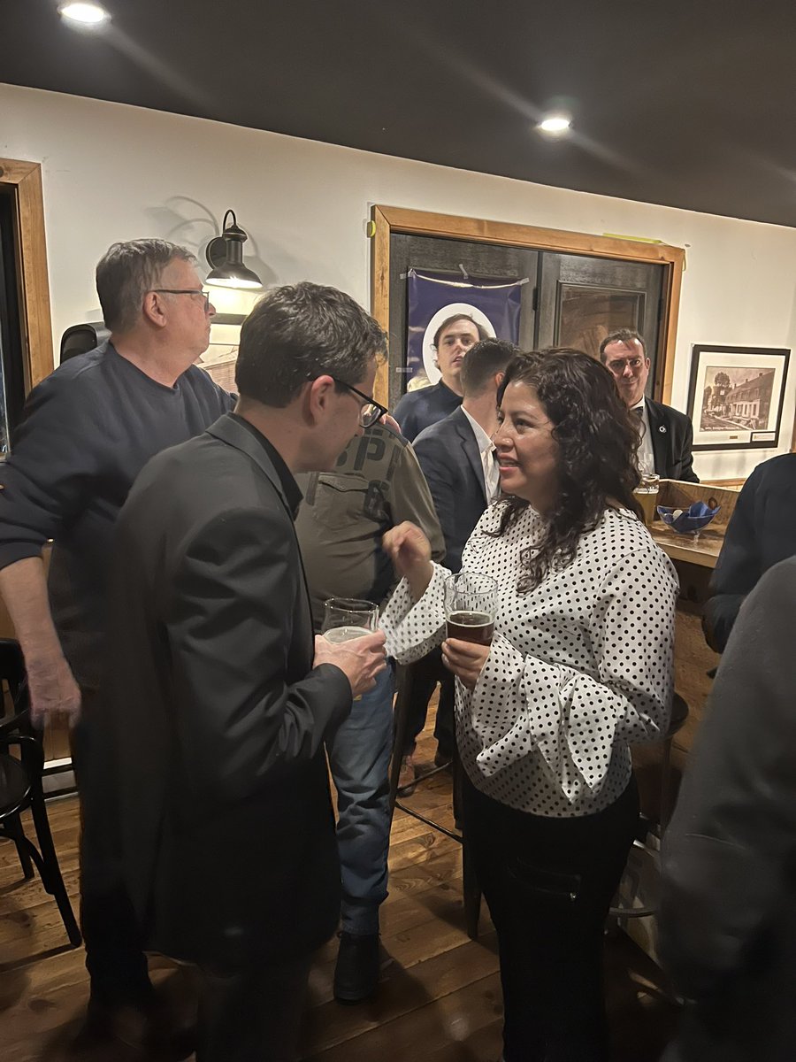 pascalpparadis's tweet image. Très heureux d’être allé «jean-taloniser» hier soir à Mascouche avec @HandfieldSteph, l’équipe du @partiquebecois de #Masson et des militants du PQ et du @BlocQuebecois de la région. 

Merci pour l’accueil chaleureux, qui a commencé à L’#Albatros, brasserie artisanale, avec une