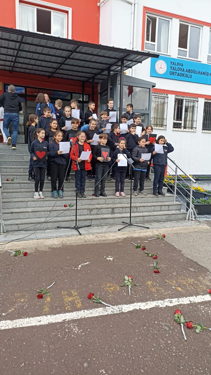 YalovaHan's tweet photo. #24kasimogretmenlergunu etkinliğimizde sevgili öğrencilerimiz ve öğretmenlerimizle keyifli bir gün geçirdik. Emeği geçenlere çok teşekkür ediyoruz. https://t.co/hlpbCeMOSA