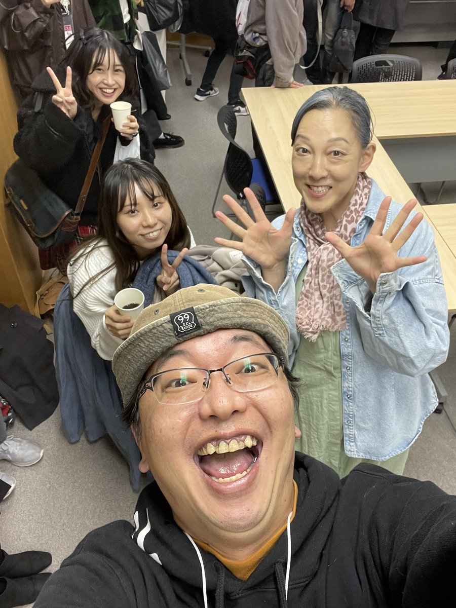 kasugasano0305's tweet photo. 神戸インディペンデント映画祭
『哀妻Curry』無事上映されました🙌
個性的な作品群ばかりで楽しい時間でした✨
ちょいと音は課題かな、、。
緊張から金麦500m一気に飲んで挑んだのであった👍
今はもっと酒が飲みたい！ https://t.co/GFguwLdfbx