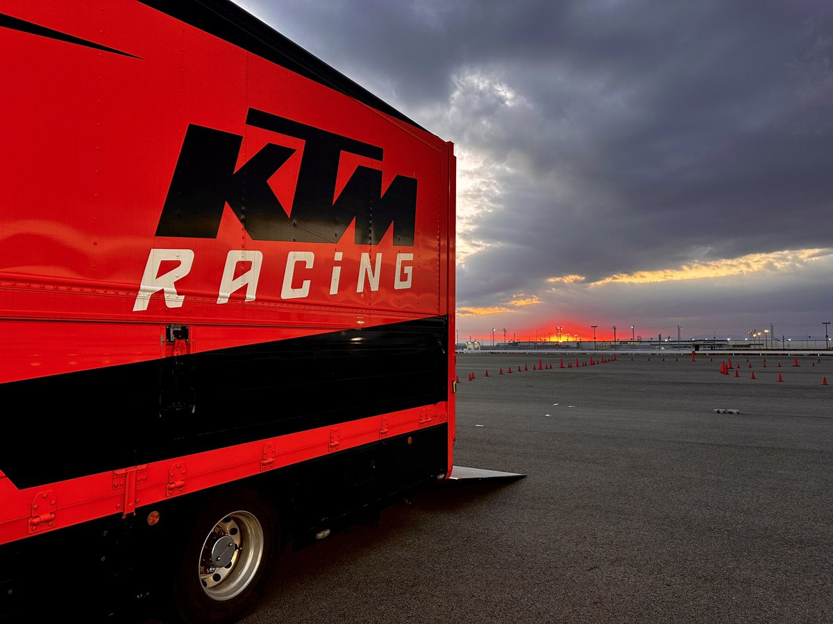 明日、晴れそう☀️
〈KTM 試乗キャラバン・東海〉
AICHI SKY PORT 屋外イベントスペース（愛知県常滑市セントレア5-10-1）
でお待ちしてます〜⭐️
#KTM 
#ハスクバーナモーターサイクルズ
#GASGAS 
#MVアグスタ