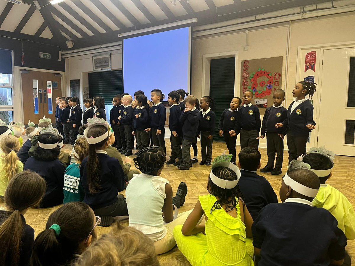 StannesrcOL4's tweet photo. Some fantastic performances this morning with our whole school performance poetry assembly! #tyger @MichaelRosenYes #flandersfield #BrianMoses https://t.co/xhL37f6UyJ