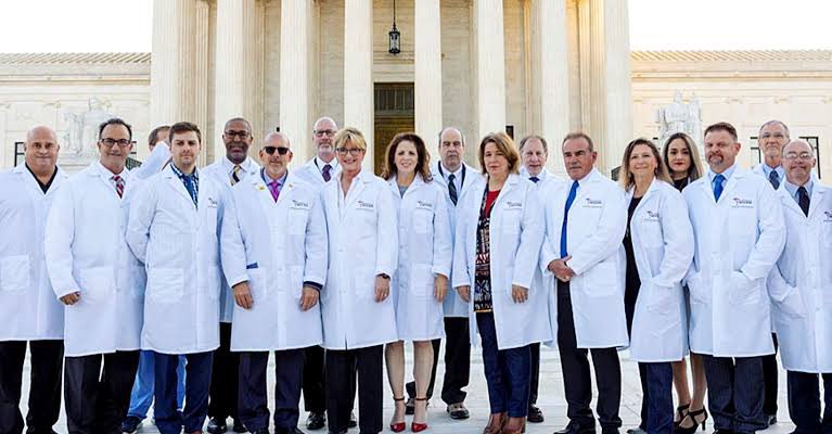drsimonegold's tweet photo. 3 years ago, I stood up on the steps of the Supreme Court with my fellow physicians at America’s Frontline Doctors and we told the truth to the American public.

Since then, weaponization of government has become commonplace, attempting to silence and destroy anyone who stands up for our constitutional rights and medical freedom. 

I asked for your support then, and I ask for it once more. My suit against the California Medical Board will set a precedent — on whether YOUR doctor can tell you the TRUTH. 

Please support us:
https://t.co/gyt2b6nYNi