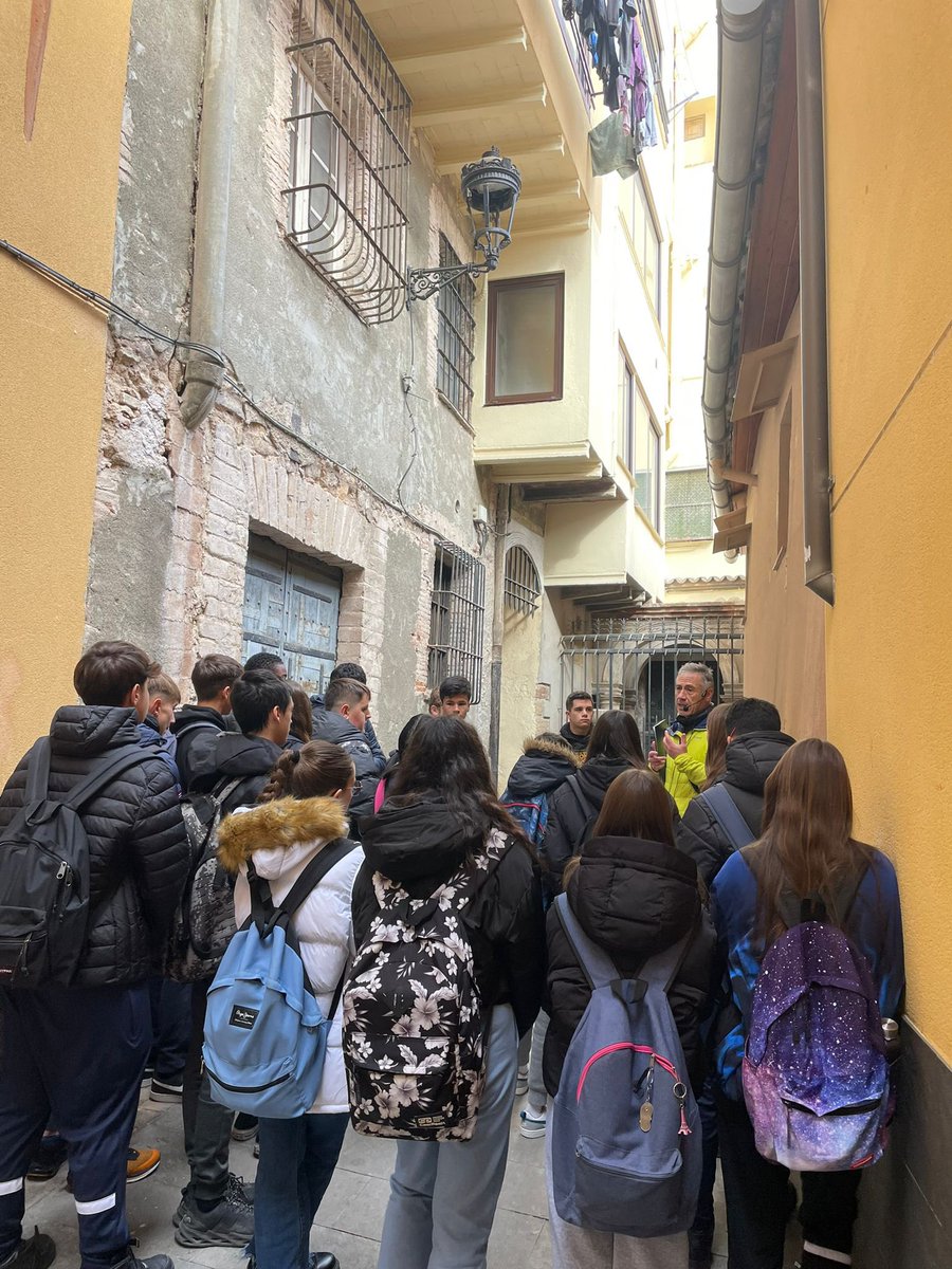 FEDACXarxa's tweet photo. "Un tomb per Berga”, un recorregut que ens va permet explorar principalment el barri antic de la nostra ciutat, oferint-nos una visió detallada de la seva història i les característiques urbanístiques i arquitectòniques.
Gràcies Toni per les descobertes! #Berga #biofedacs https://t.co/uecZhiiu0w