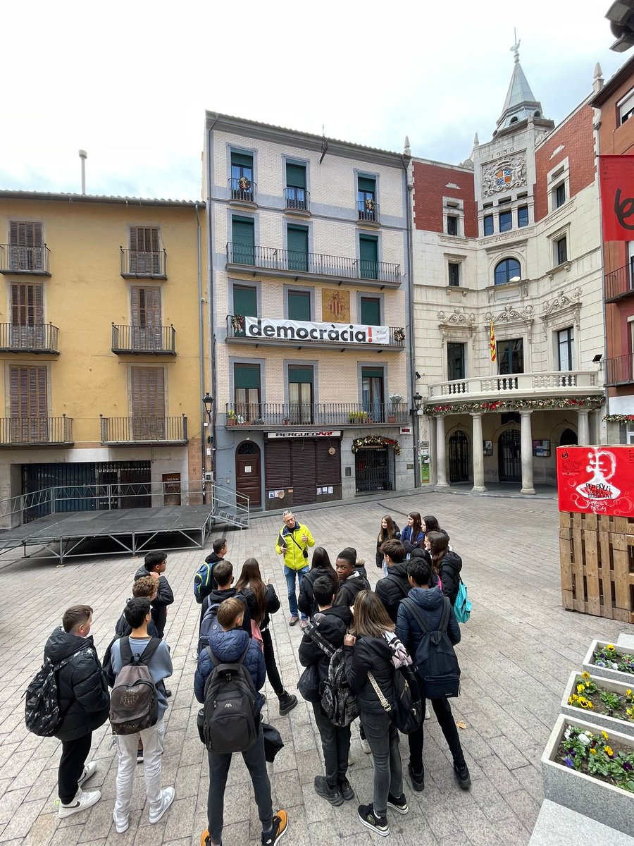 FEDACXarxa's tweet photo. "Un tomb per Berga”, un recorregut que ens va permet explorar principalment el barri antic de la nostra ciutat, oferint-nos una visió detallada de la seva història i les característiques urbanístiques i arquitectòniques.
Gràcies Toni per les descobertes! #Berga #biofedacs https://t.co/uecZhiiu0w