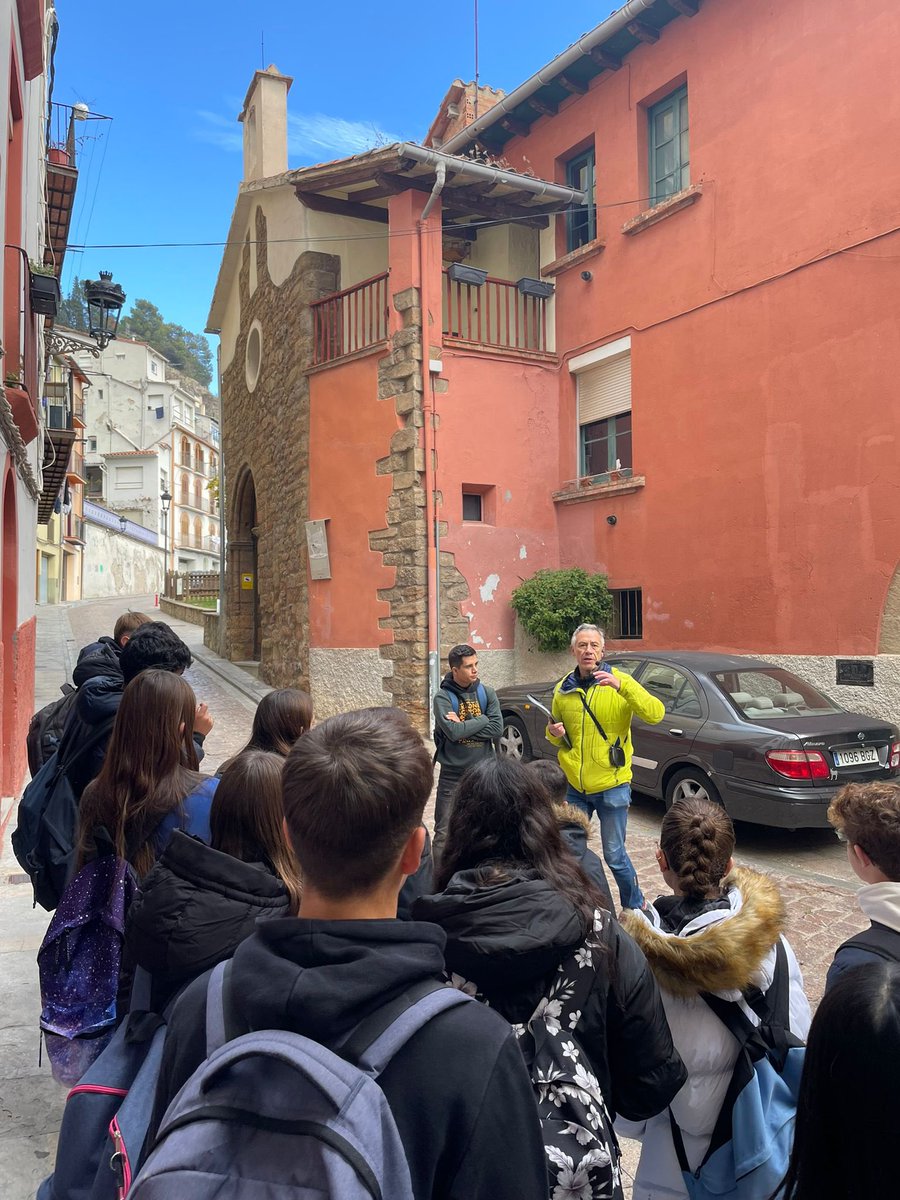 FEDACXarxa's tweet photo. "Un tomb per Berga”, un recorregut que ens va permet explorar principalment el barri antic de la nostra ciutat, oferint-nos una visió detallada de la seva història i les característiques urbanístiques i arquitectòniques.
Gràcies Toni per les descobertes! #Berga #biofedacs https://t.co/uecZhiiu0w