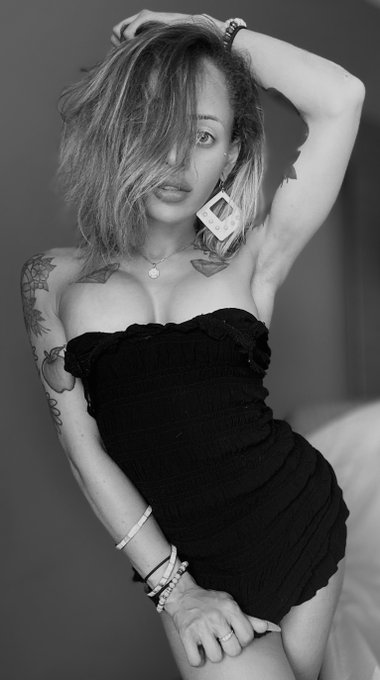 Perfection awaits 😏 https://t.co/RIqqH8exLz https://t.co/j92a2FHX2N