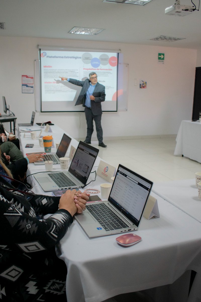Orgullosos de recibir visita de pares de <a href="/CNA_AcreditaCol/">Consejo Nacional de Acreditación</a> para la acreditación en alta calidad del programa Administración de Empresas. Destacamos la relevancia, pertinencia y calidad del modelo dual, nuestra contribución a la educación en Bogotá y las fortalezas de <a href="/uempresarial/">Uniempresarial</a>