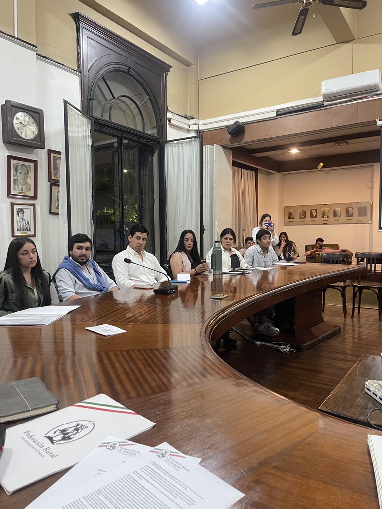 🗣️ | REUNIÓN DE CONSEJO

El 11 de noviembre, marcamos el inicio del periodo con nuestra primera reunión de consejo. Este encuentro fue crucial para establecer las directrices y metas que guiarán nuestras acciones en el período.

Por los JÓVENES, con el CAMPO y para el URUGUAY.
