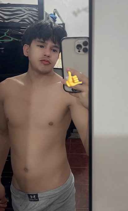 I'm not everyone's favorite but cheers to those who appreciates me.  @JhayyyDeee69 https://t.co/w2Gh