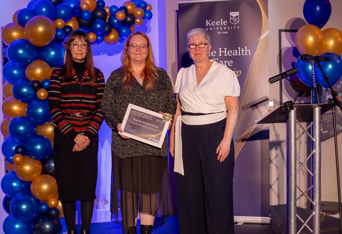 Congratulations to the winner of the Development of Partnerships with the Private, Voluntary, Business &amp; third Sector Organisations Award <a href="/Soph_Fedorowicz/">Sophia Fedorowicz</a> from @ExpertCitizens Presented by Ann Pittard, Director of Engagement &amp;Partnerships <a href="/KeeleUniversity/">Keele University 🐿️</a> 
#KeelePartnershipAwards
