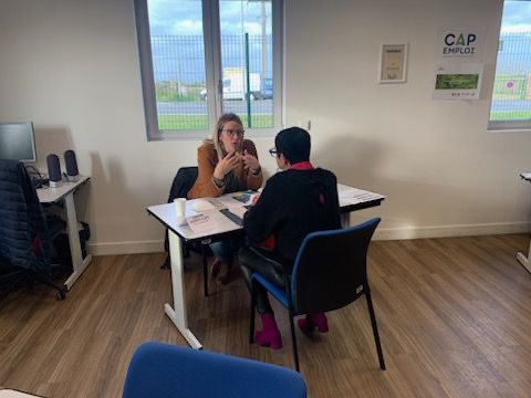 Seb_Bonniec's tweet photo. 27ème Semaine européenne pour l’emploi des personnes handicapées (#SEEPH). Ce matin dans votre agence de #Verneuil @Poleemploi_Ndie, pour bien commencer la journée petit déjeuner entre employeurs et salariés potentiels. Merci aux équipes, merci @Capemploi_ https://t.co/Sh9A59Jg5r
