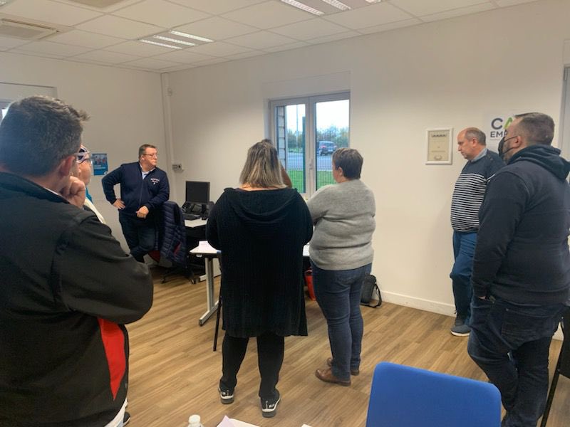 Seb_Bonniec's tweet photo. 27ème Semaine européenne pour l’emploi des personnes handicapées (#SEEPH). Ce matin dans votre agence de #Verneuil @Poleemploi_Ndie, pour bien commencer la journée petit déjeuner entre employeurs et salariés potentiels. Merci aux équipes, merci @Capemploi_ https://t.co/Sh9A59Jg5r