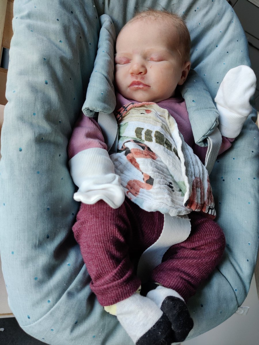 Welkom Fiona, mijn allereerste kleinkind. Bienvenida Fiona, mi primera nieta.