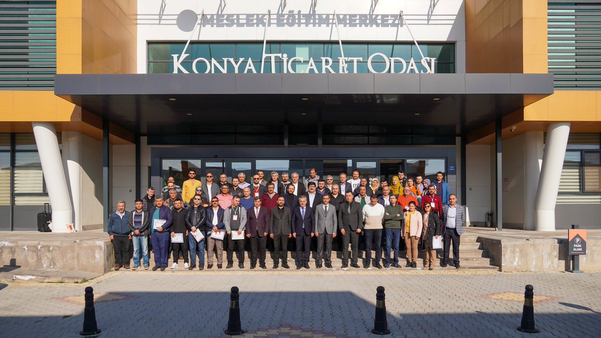 ktomem's tweet photo. MEB “METEK III Projesi” kapsamında Türkiye’nin farklı illerinden gelen 89 Meslek Lisesi Teknik Öğretmeni KTO Mesleki Eğitim Merkezi’nde aldıkları eğitimleri başarı ile tamamlayarak sertifikalarını almaya hak kazandılar. ✅

#MEB #MeslekiEğitim #Proje #Eğitim #METEK #Öğretmen https://t.co/3MCTyyqr3E