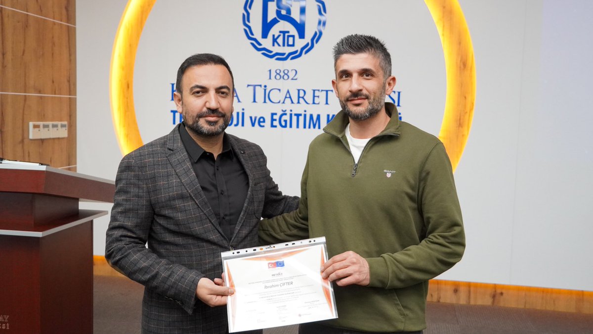 ktomem's tweet photo. MEB “METEK III Projesi” kapsamında Türkiye’nin farklı illerinden gelen 89 Meslek Lisesi Teknik Öğretmeni KTO Mesleki Eğitim Merkezi’nde aldıkları eğitimleri başarı ile tamamlayarak sertifikalarını almaya hak kazandılar. ✅

#MEB #MeslekiEğitim #Proje #Eğitim #METEK #Öğretmen https://t.co/3MCTyyqr3E