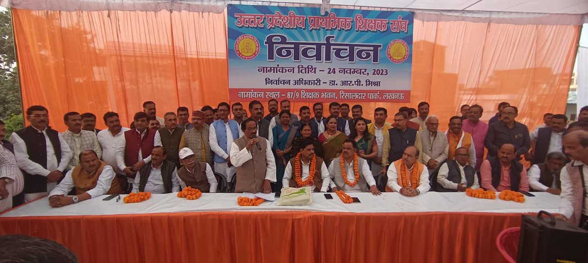 SANATKUMARUPPSS's tweet photo. UPPSS के प्रदेश अध्यक्ष पर
@DrDCSHARMAUPPSS महामंत्री पद पर @SanjaySnghUPPSSसहित सभी पदाधिकारीगण को निर्वाचित होने पर हार्दिक बधाई एवं शुभकामनाएं.
सभी पदाधिकारी शिक्षक हित में संघर्षरत रहकर कीर्तिमान स्थापित करें
@Sanat_Kr_Singh @SANATKUMARUPPSS https://t.co/gyrdEhgwdM